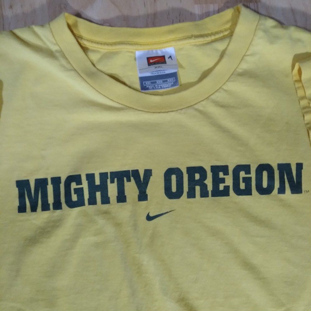 Vintage Nike Center Swoosh Mighty Oregon Ducks Logo T-Shirt Big O